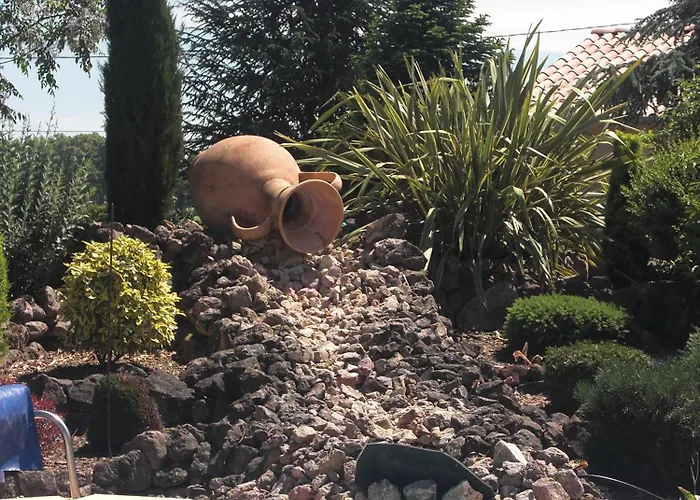 L'isatis 住宿加早餐酒店